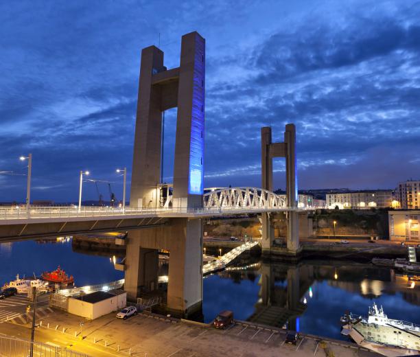 Grand pont dans la ville de Brest - que visiter a brest