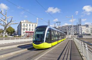 Tramway jaune dans Brest - que faire a brest