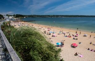 Personnes sur la plage - que visiter a brest