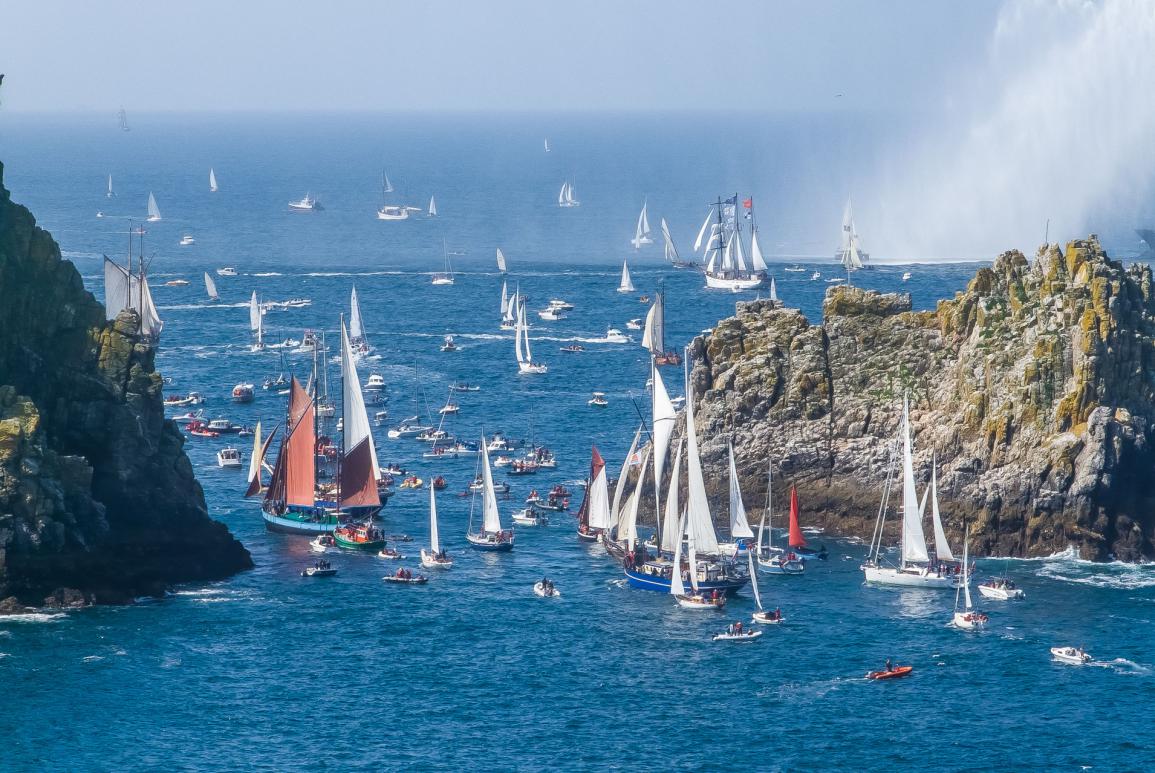 Pleins de bateaux qui prennent le large - que visiter a brest