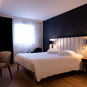 Chambre double noire et blanche - hotel 4 etoiles brest