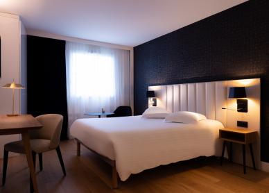 Chambre double noire et blanche - hotel 4 etoiles brest